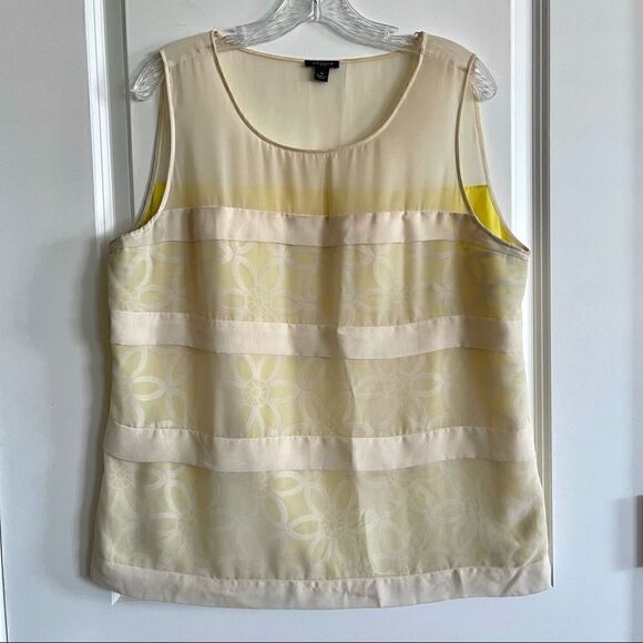 Ann Taylor top with daisy flower detail - Picture 1 of 4